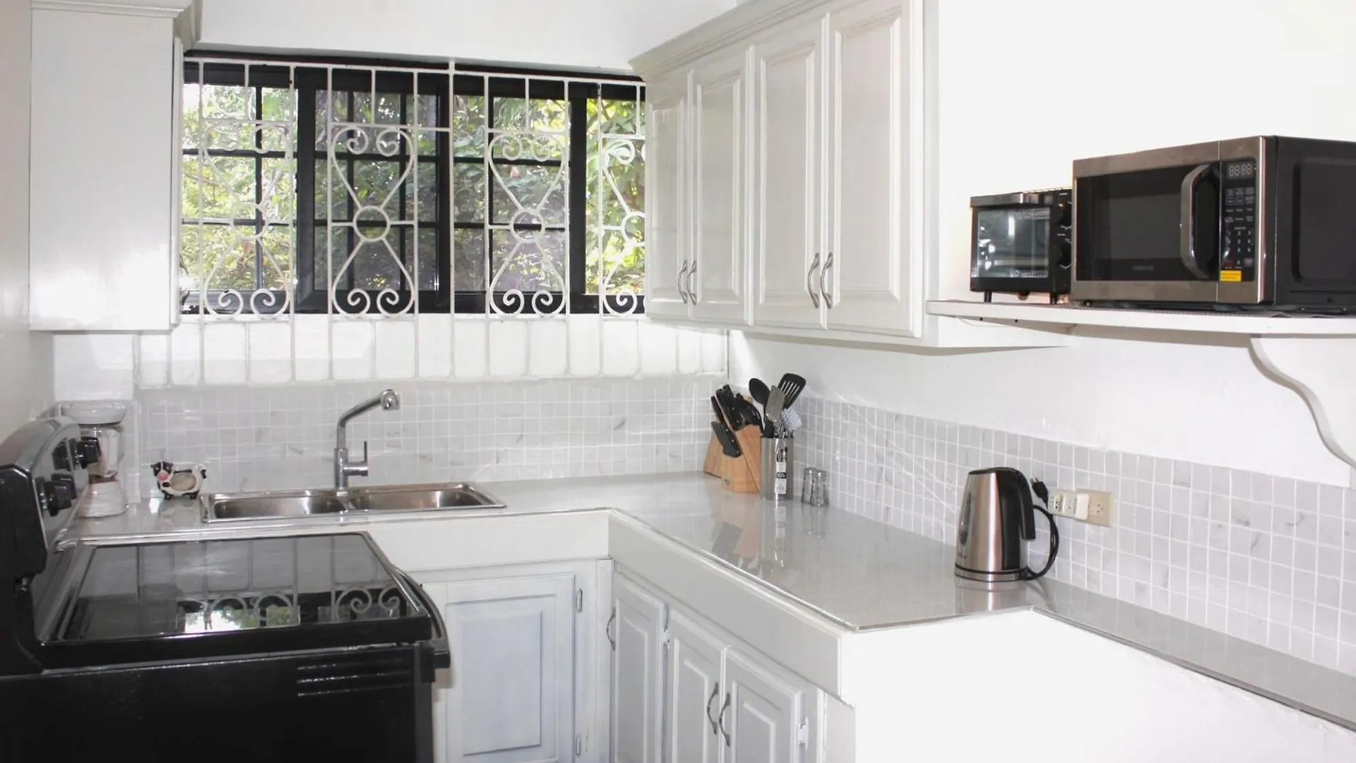 Serene Getaway-Newly Renovated Spacious 2 Beds 2 Baths Montego Bay Jamaika