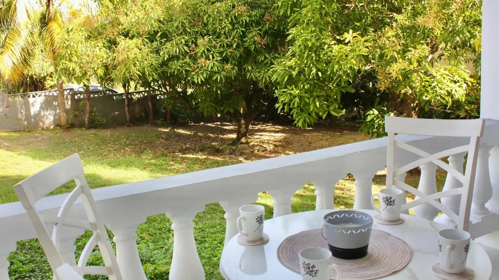 Serene Getaway-Newly Renovated Spacious 2 Beds 2 Baths Montego Bay Daire